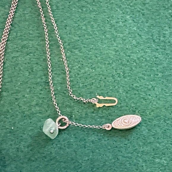 Elegant Vintage Silver Colour Filigree Ball Pendant Necklace With Little Jade - Picture 4 of 5